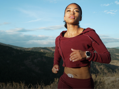 Woman Jogging while wearing the Dexcom G6 sensor