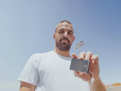 Man holding out smart device