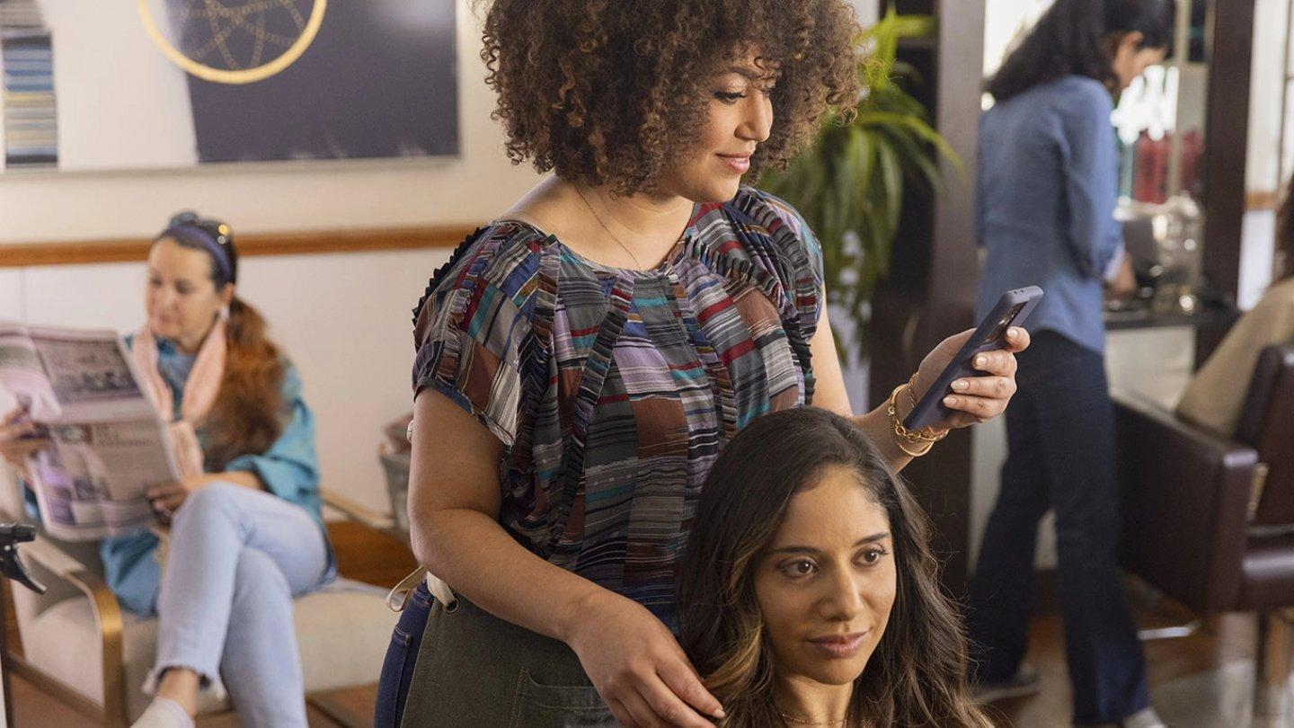 woman reading Dexcom Clarity data