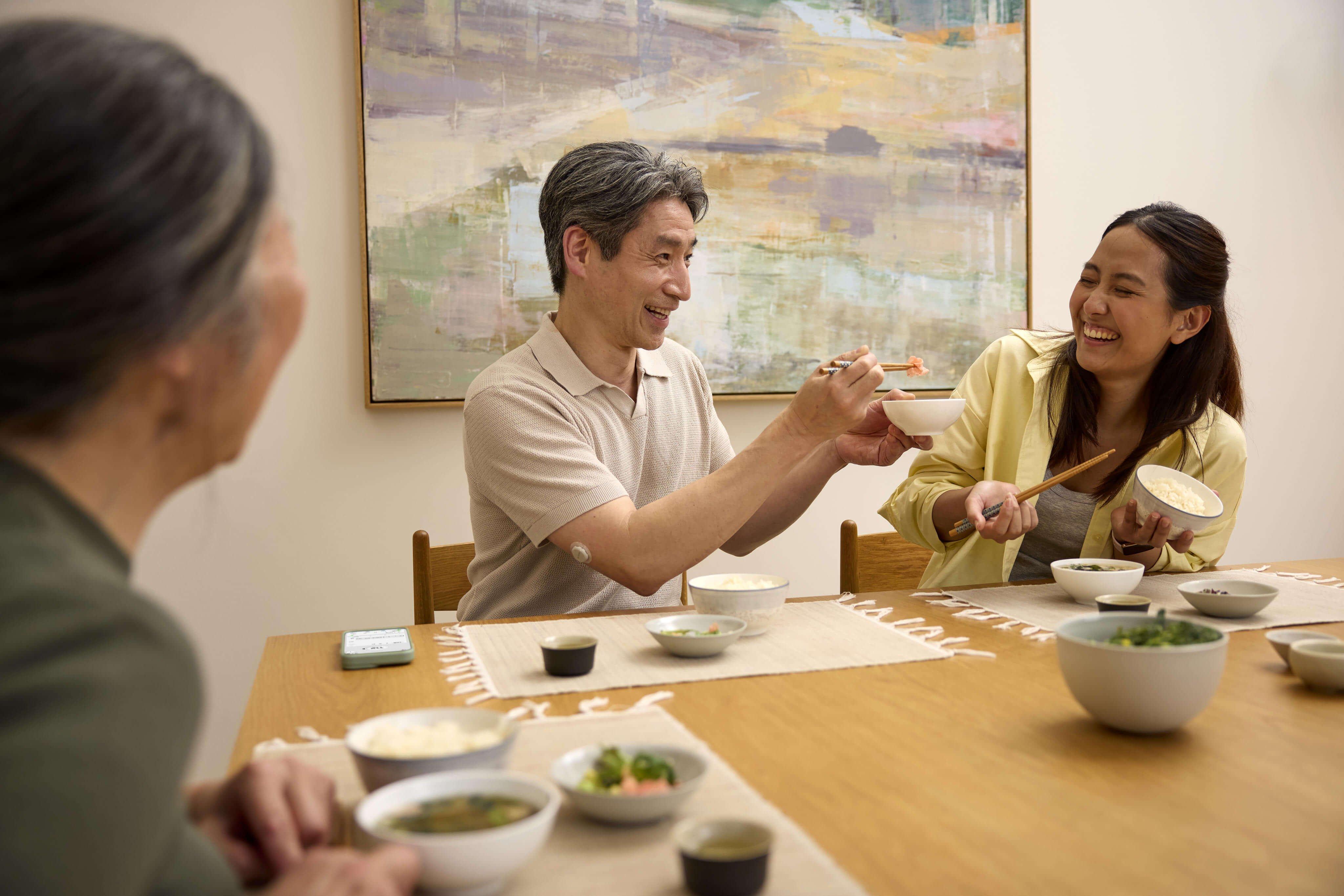 덱스콤 G7 센서로 춤을 추는 소녀