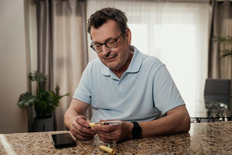 Nathan Harms preparing an insulin dosage.