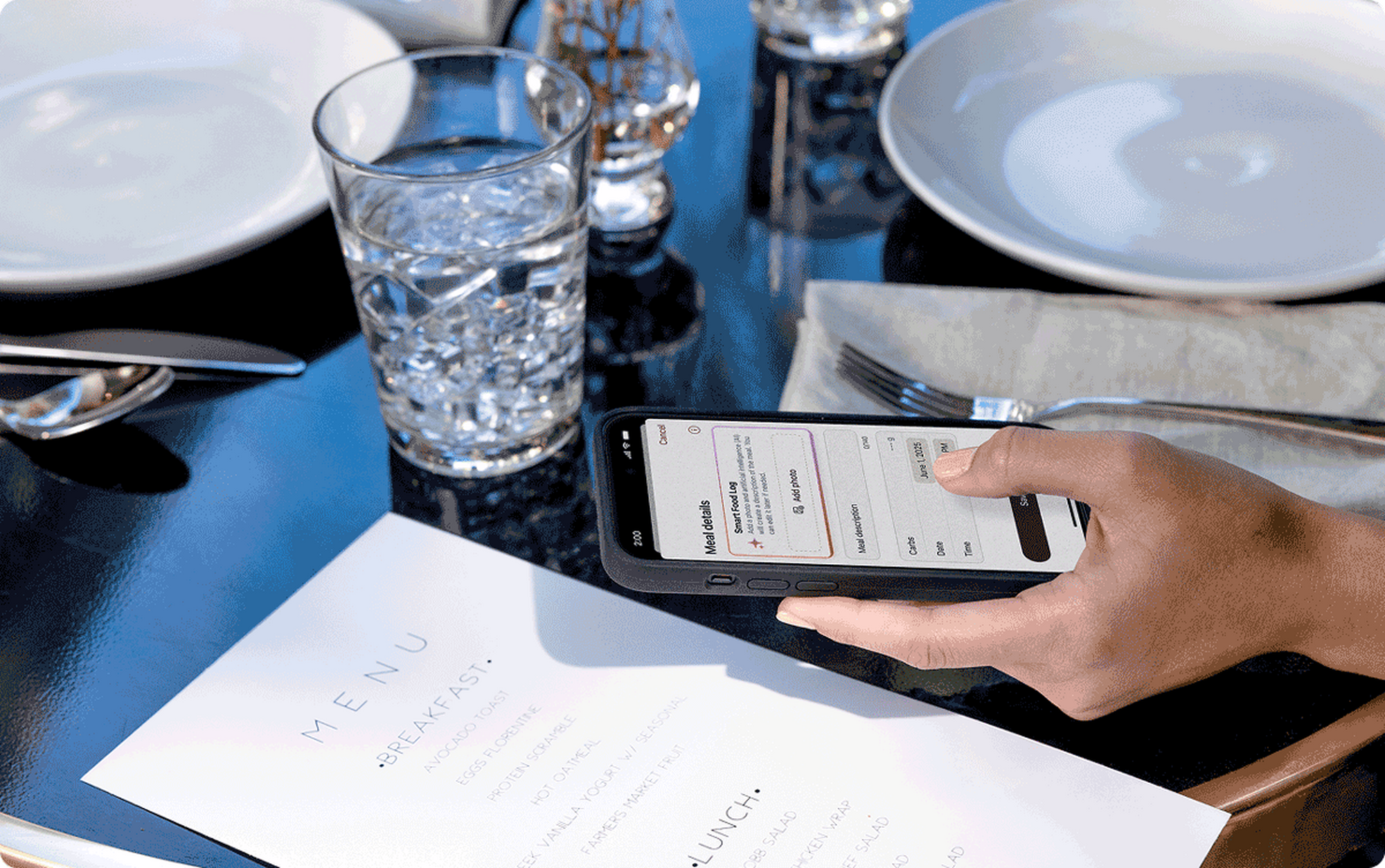 using phone to smart read a menu at a restaurant