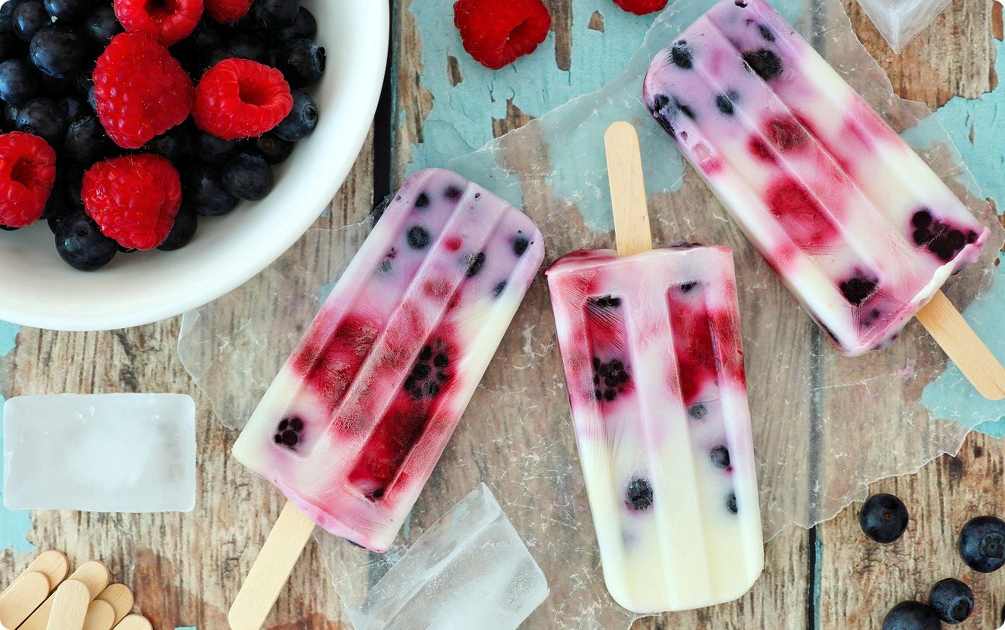 berry yogurt popsicles