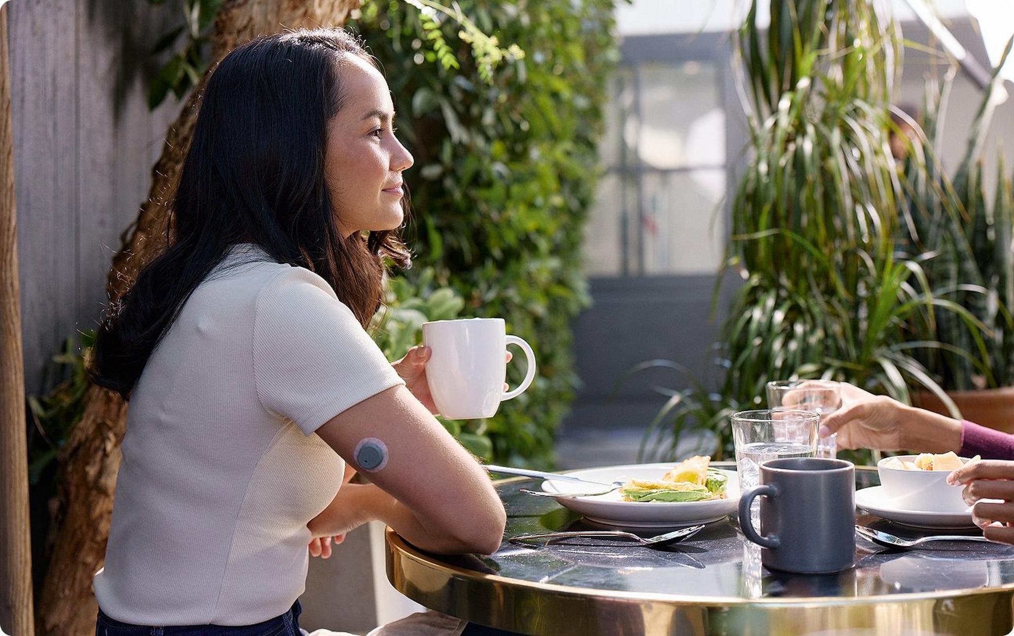 woman drinking coffee