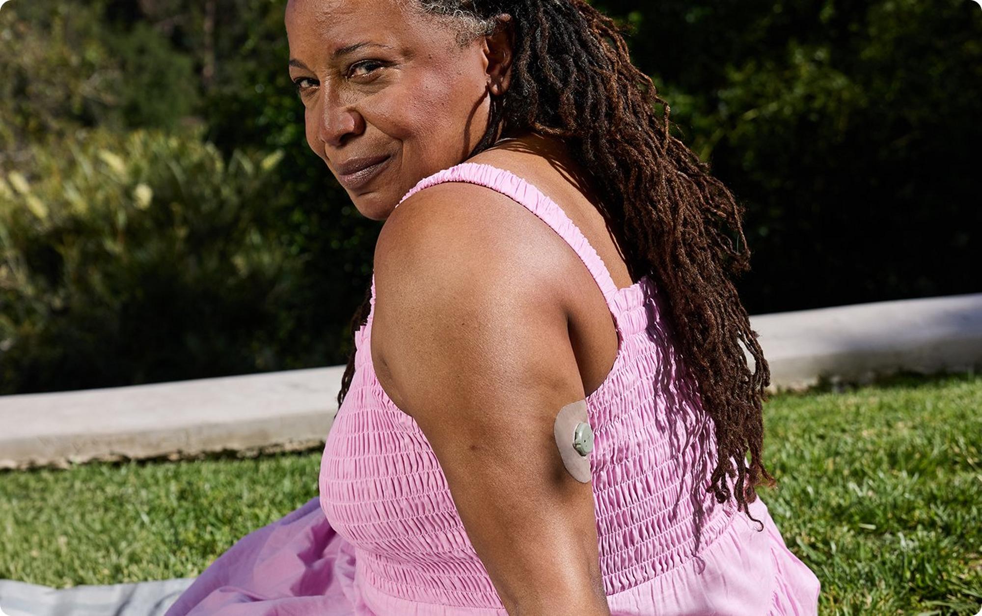 Woman wearing Stelo back of arm