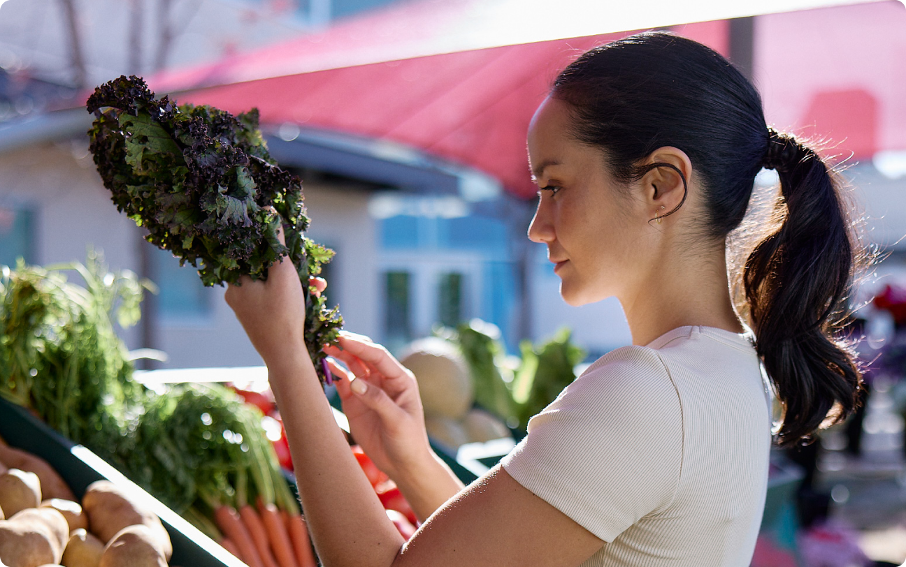 woman grocery shopping at farmers market