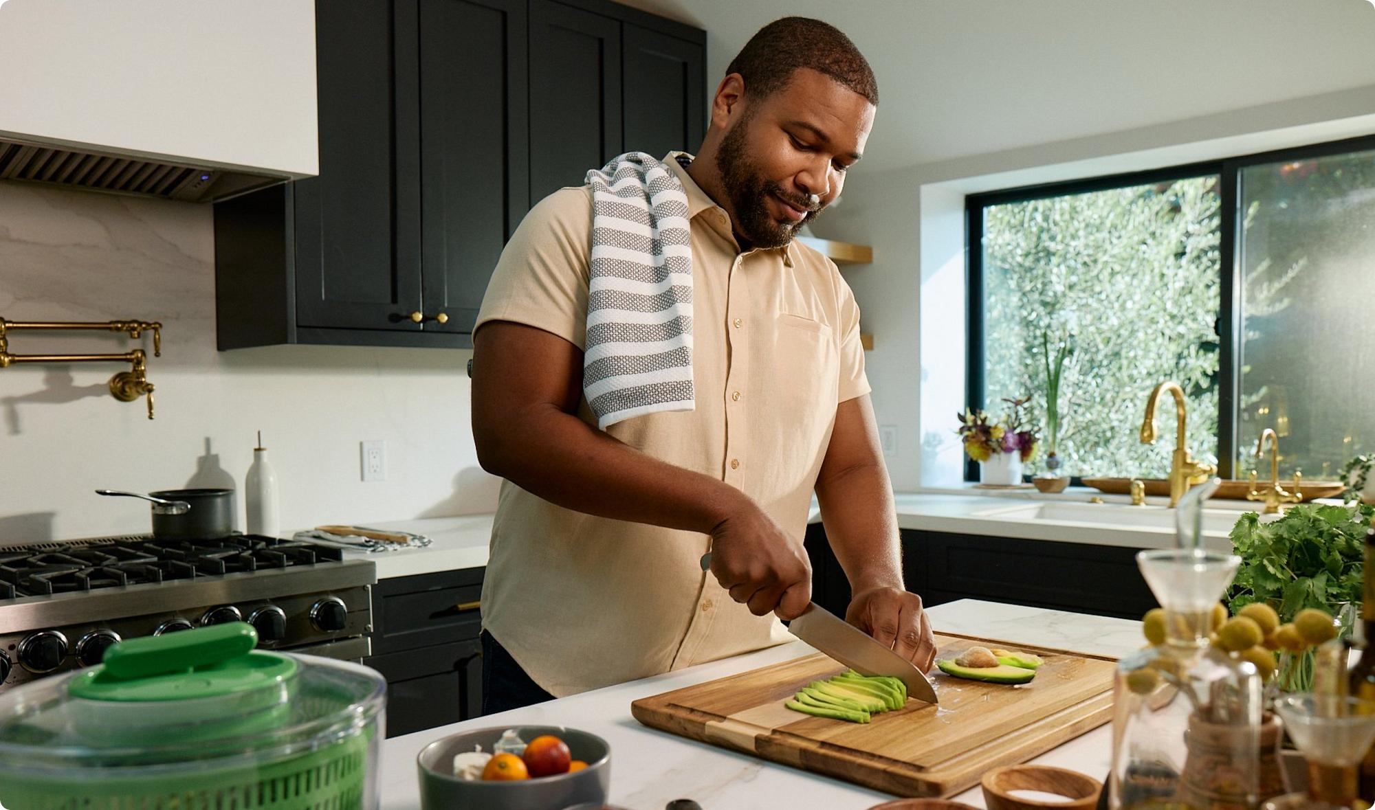 Man chopping an avacado