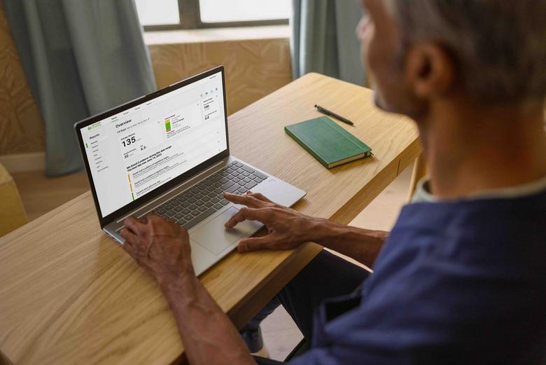 Male provider using Clarity to review patient Stelo metrics on a laptop.