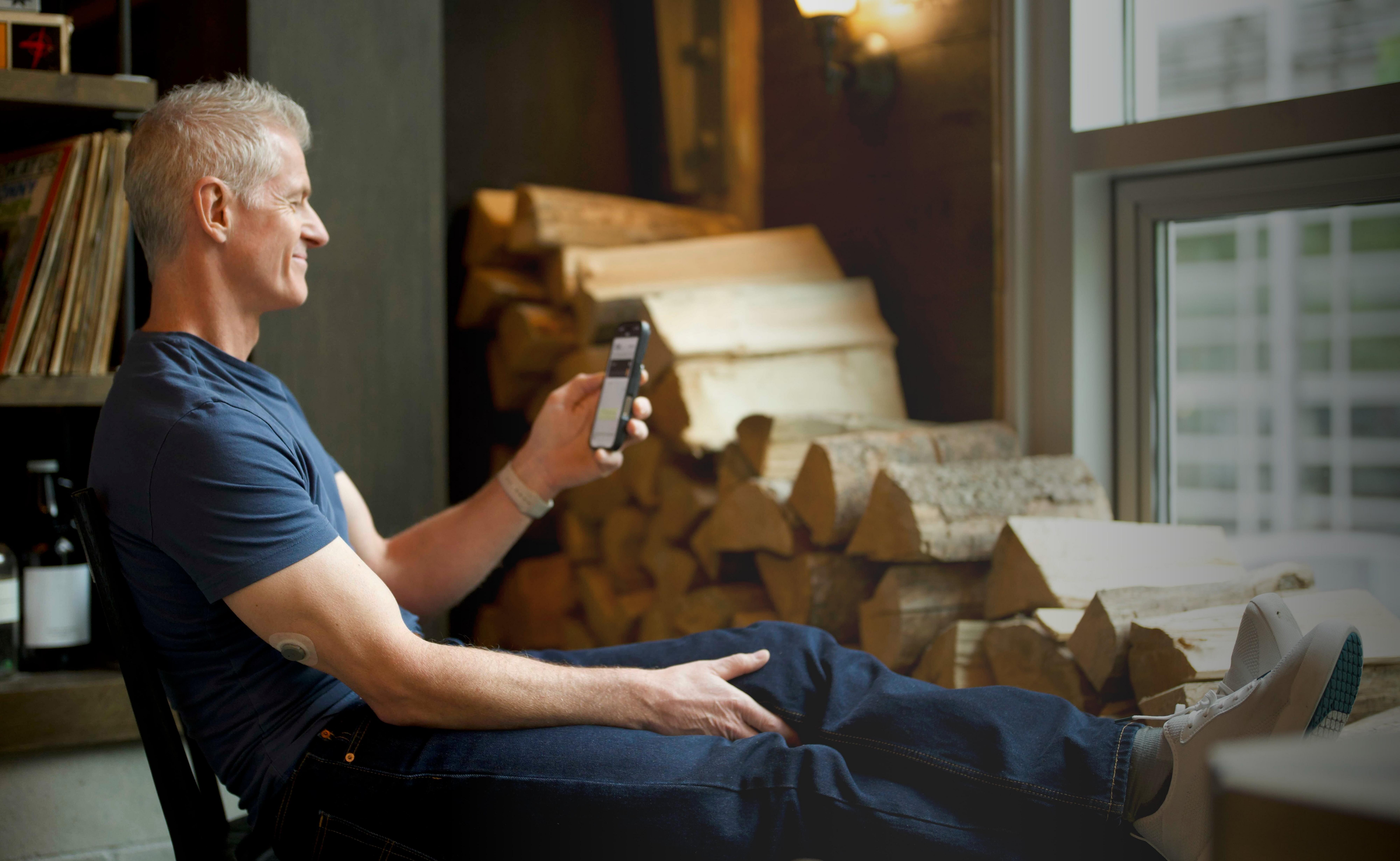 woman playing pickball wearing Stelo biosensor