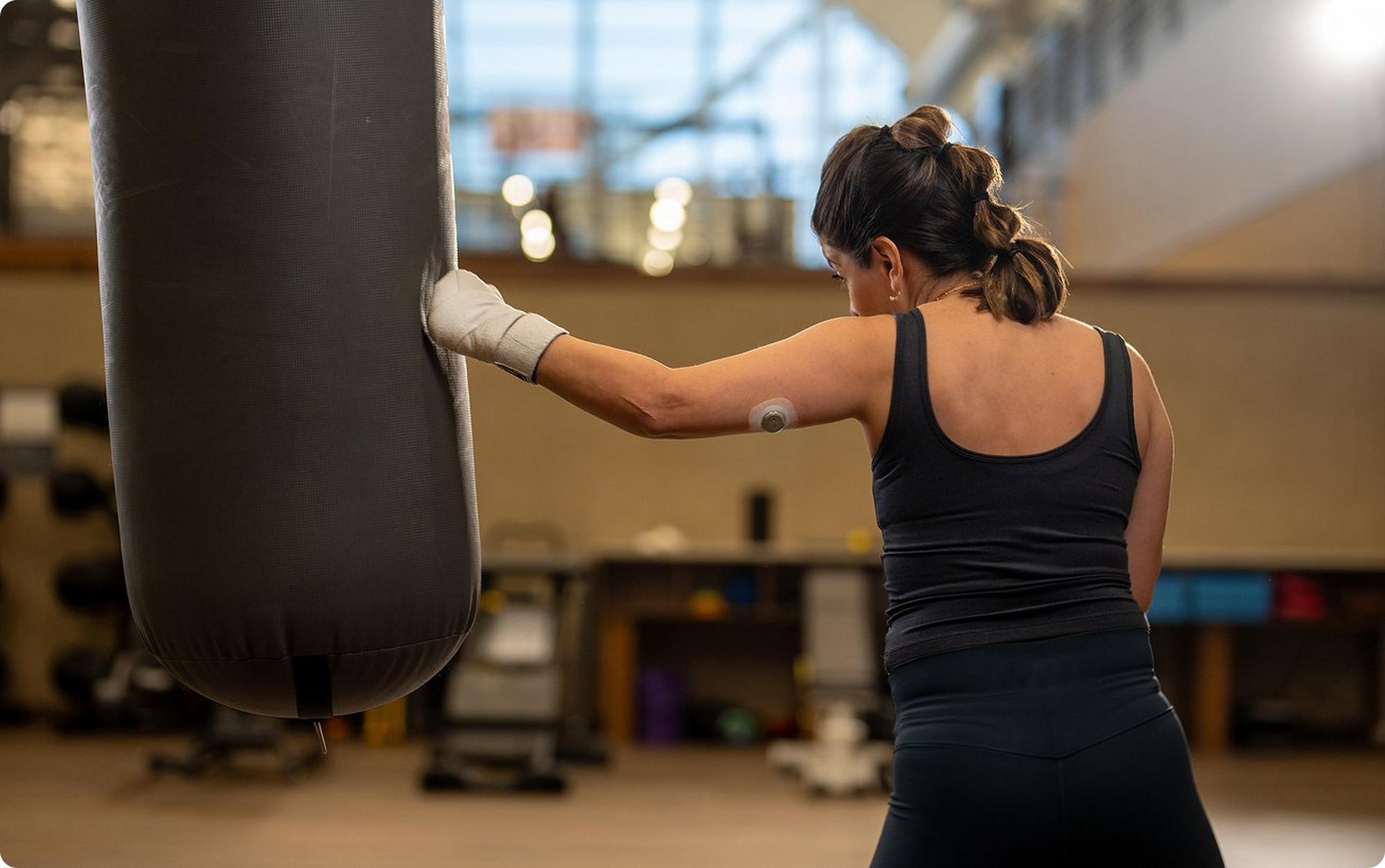 woman boxing wearing stelo
