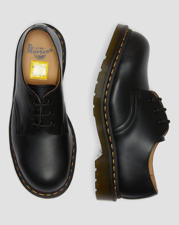 1925 Leather Oxford Shoes in Black | Dr. Martens 1925 Leather Oxford Shoes in Black | Dr. Martens