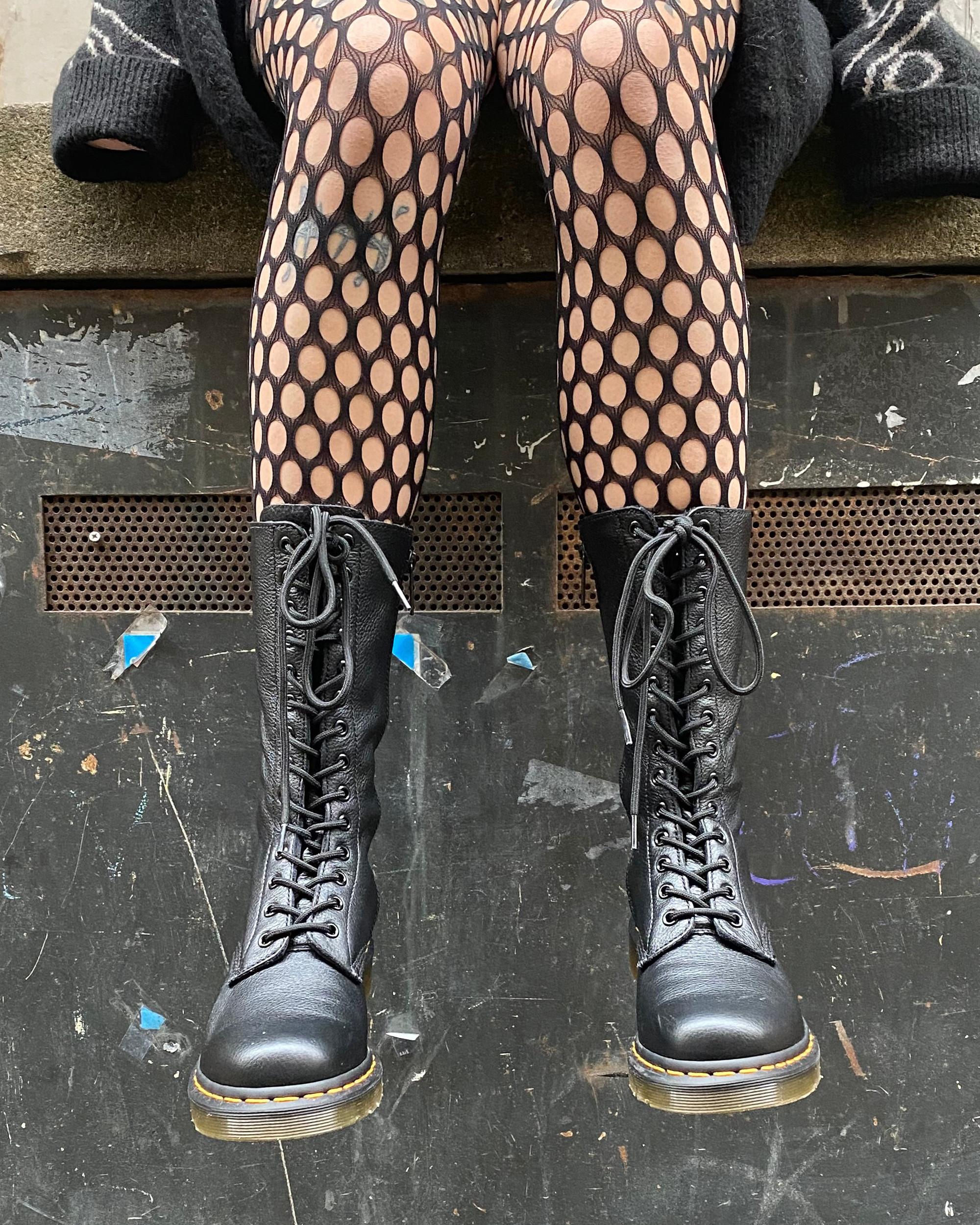 ◆Dr.Martens◆ 1B99 Virginia 14 hole boots black 11820008 1B99 Virginia Leather Mid Calf Boots in Black | Dr. Martens