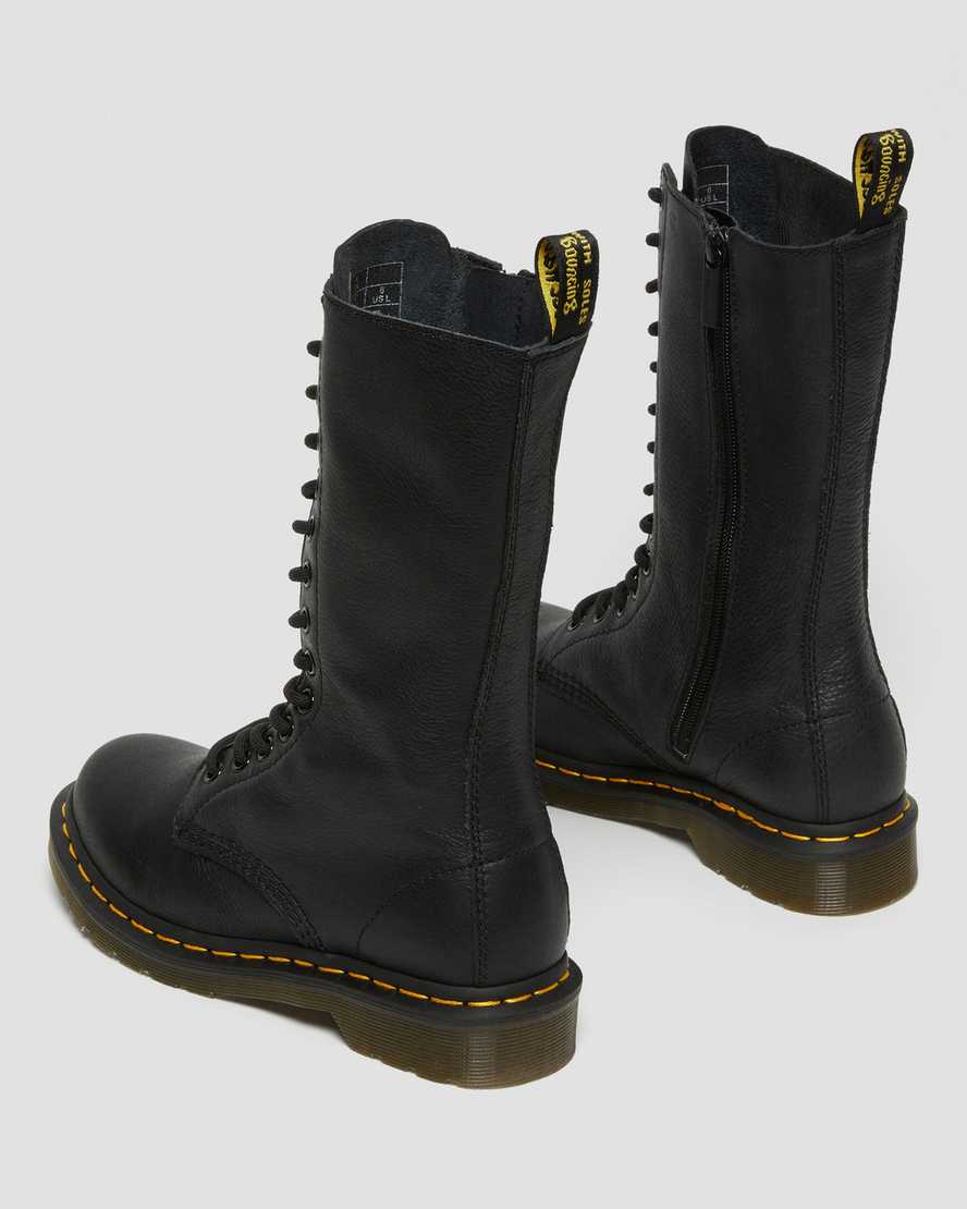 https://i1.adis.ws/i/drmartens/11820008.88.jpg?$large$1B99 Virginia Leather High Boots Dr. Martens