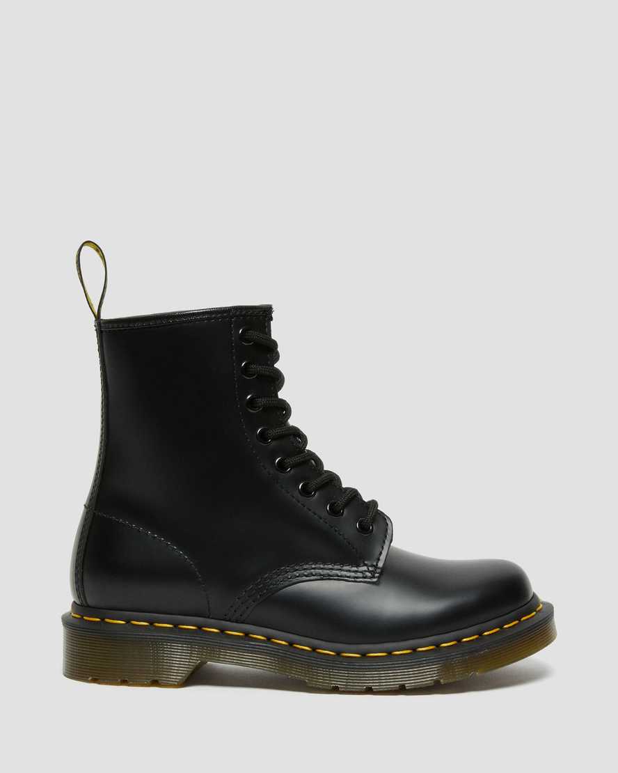 https://i1.adis.ws/i/drmartens/11821006.89.jpg?$large$1460 Women's Smooth Leather Lace Up Boots Dr. Martens