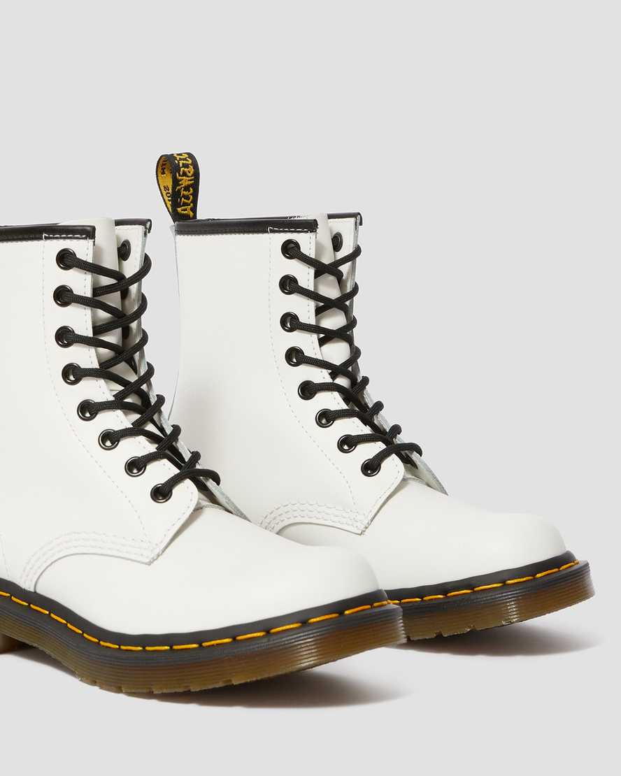https://i1.adis.ws/i/drmartens/11821100.87.jpg?$large$1460 Women's Smooth Leather Lace Up Boots | Dr Martens