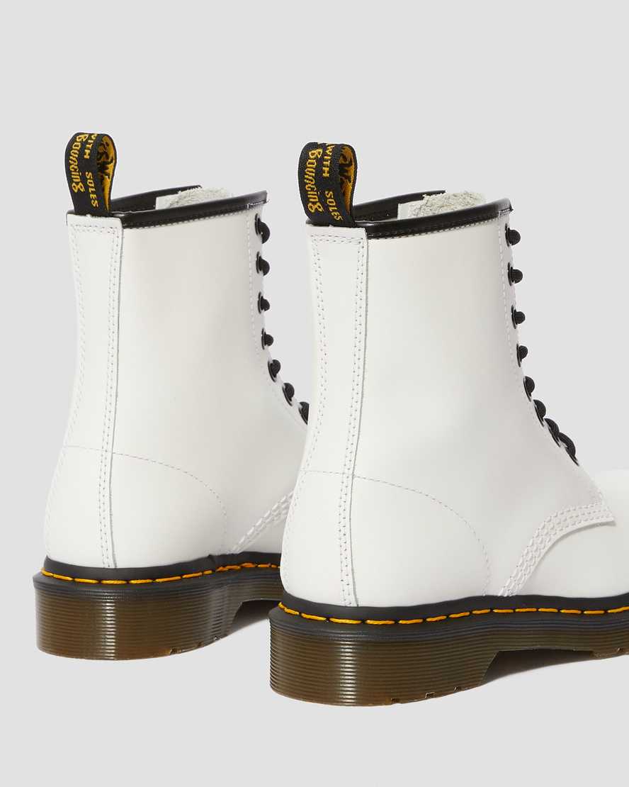 https://i1.adis.ws/i/drmartens/11821100.87.jpg?$large$1460 WOMEN'S LEATHER ANKLE BOOTS | Dr Martens