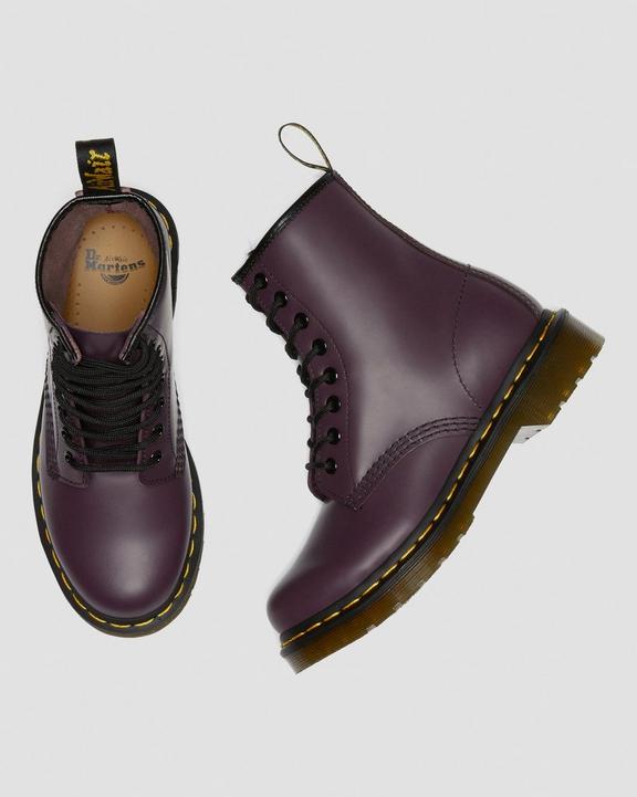 https://i1.adis.ws/i/drmartens/11821500.88.jpg?$large$1460 Women's Smooth Leather Lace Up Boots Dr. Martens