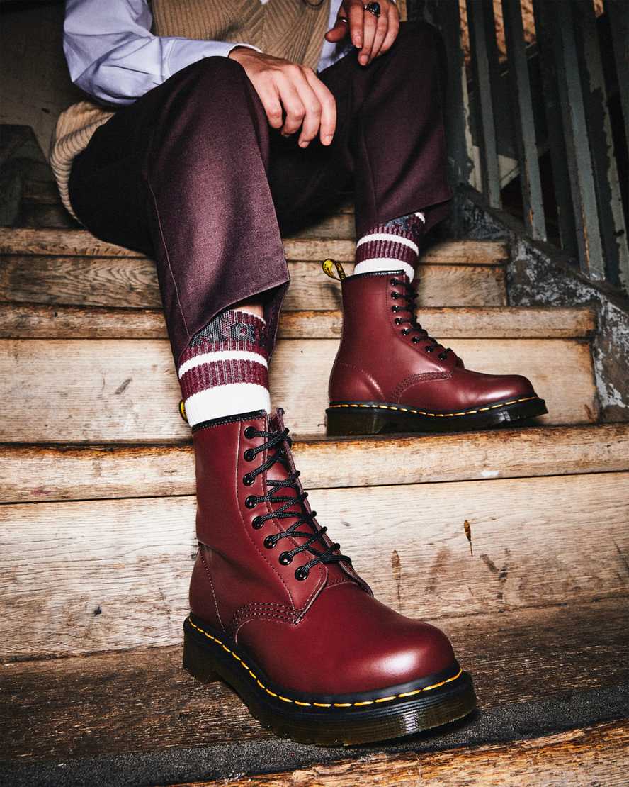 https://i1.adis.ws/i/drmartens/11821600.89.jpg?$large$1460 Women's Smooth Leather Lace Up Boots Dr. Martens