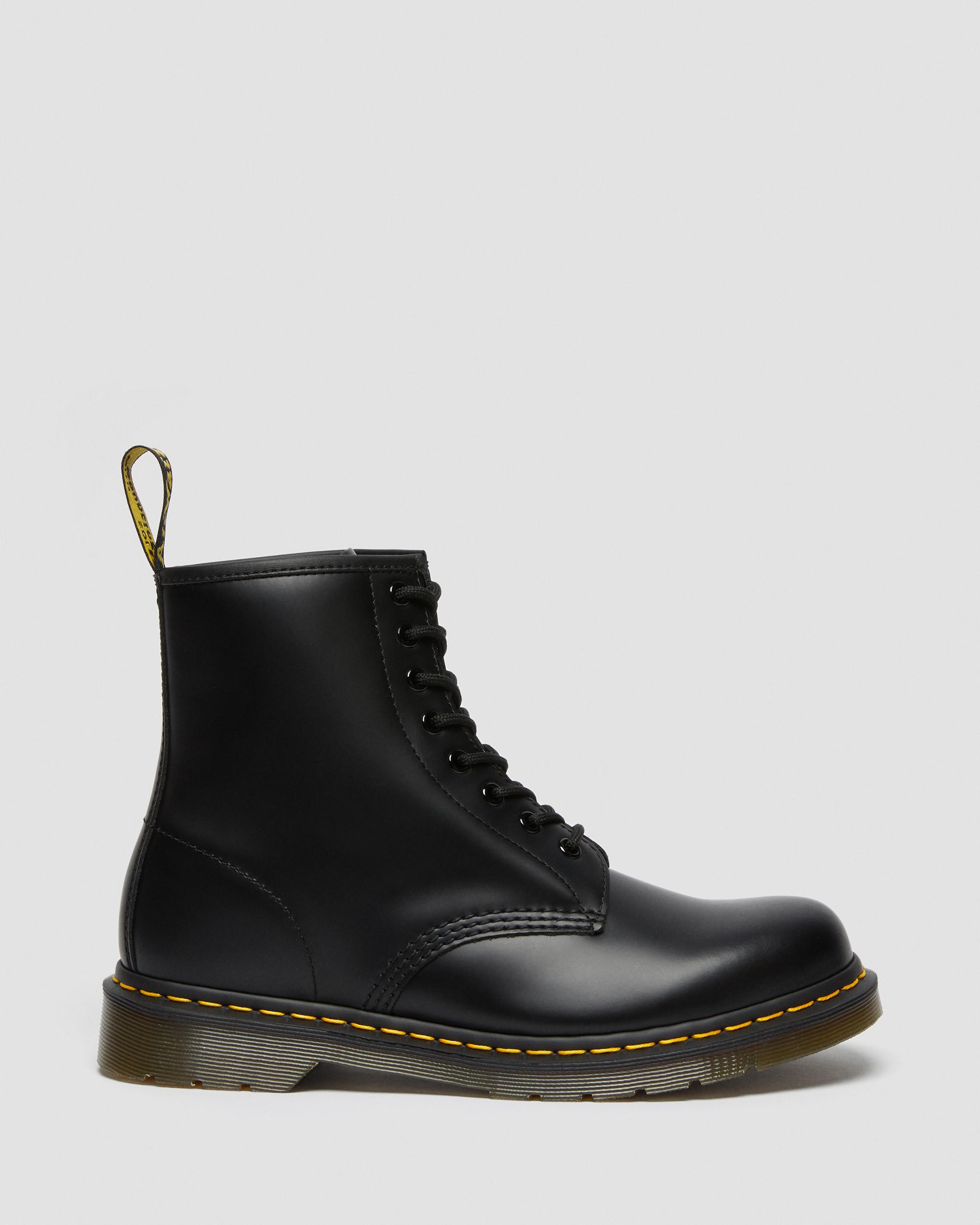 1460 Smooth Leather Lace Up Boots in Black Dr. Martens