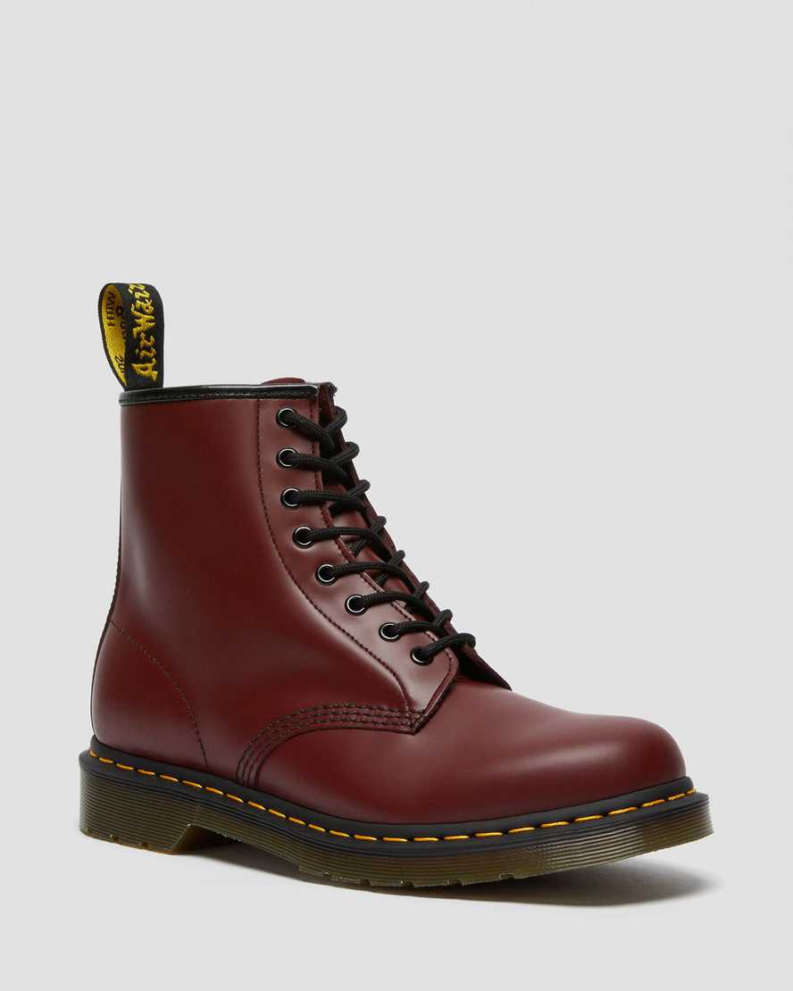 1460 Smooth Leather Lace Up Boots Cherry RedBoots 1460 en cuir Smooth à lacets Dr. Martens