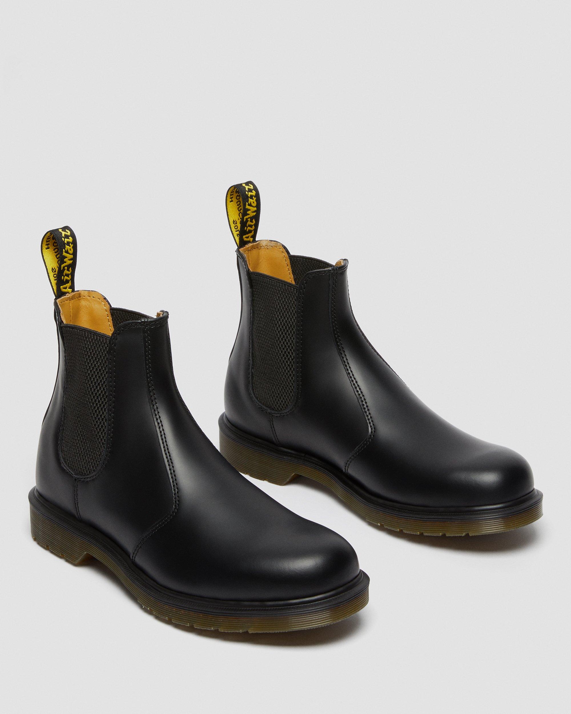 2976 Smooth Leather Chelsea Boots in Black, Dr. Martens