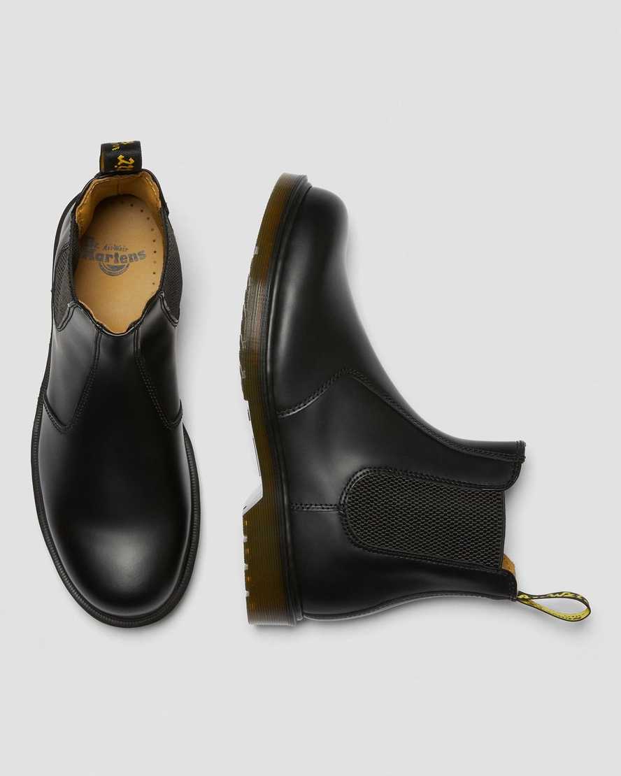 https://i1.adis.ws/i/drmartens/11853001.88.jpg?$large$2976 Smooth Leather Chelsea Boots | Dr Martens