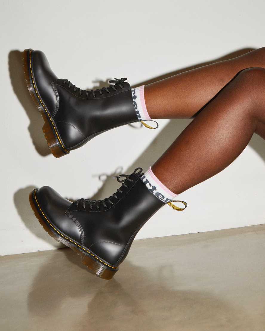https://i1.adis.ws/i/drmartens/11857001.90.jpg?$large$1490 SMOOTH LEATHER HIGH BOOTS Dr. Martens