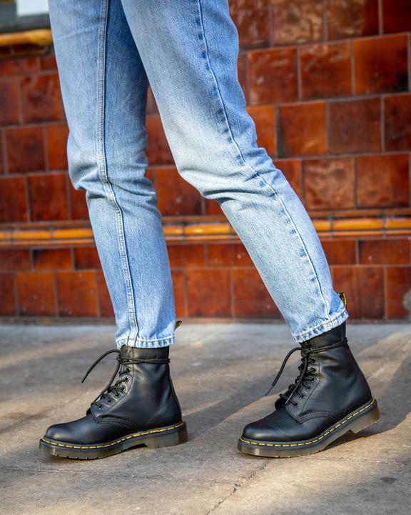 1460 Pascal Virginia Leather Lace Up Boots | Dr. Martens