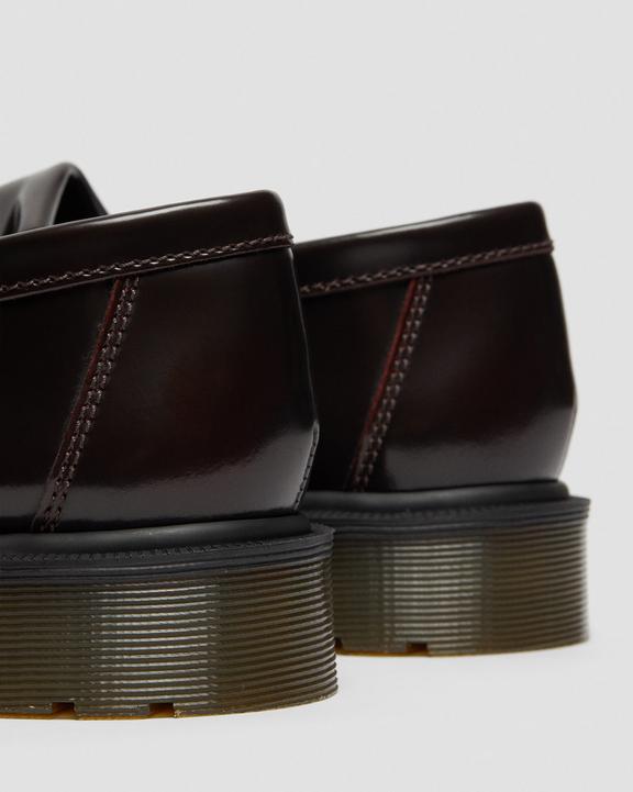 Adrian-loafers i Arcadia-læder med kvast i kirsebærrødAdrian-loafers i Arcadia-læder med kvast Dr. Martens