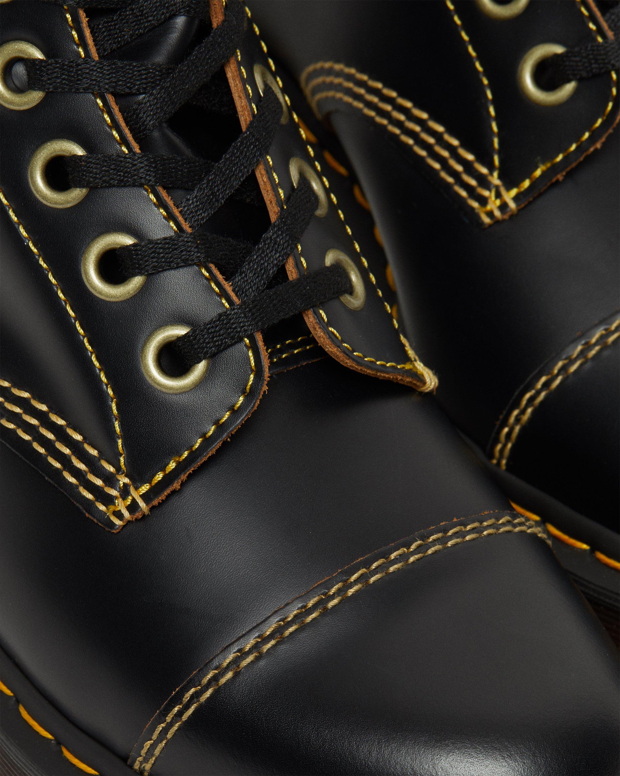 CAPPER VINTAGE SMOOTH in BLACK | Dr. Martens™