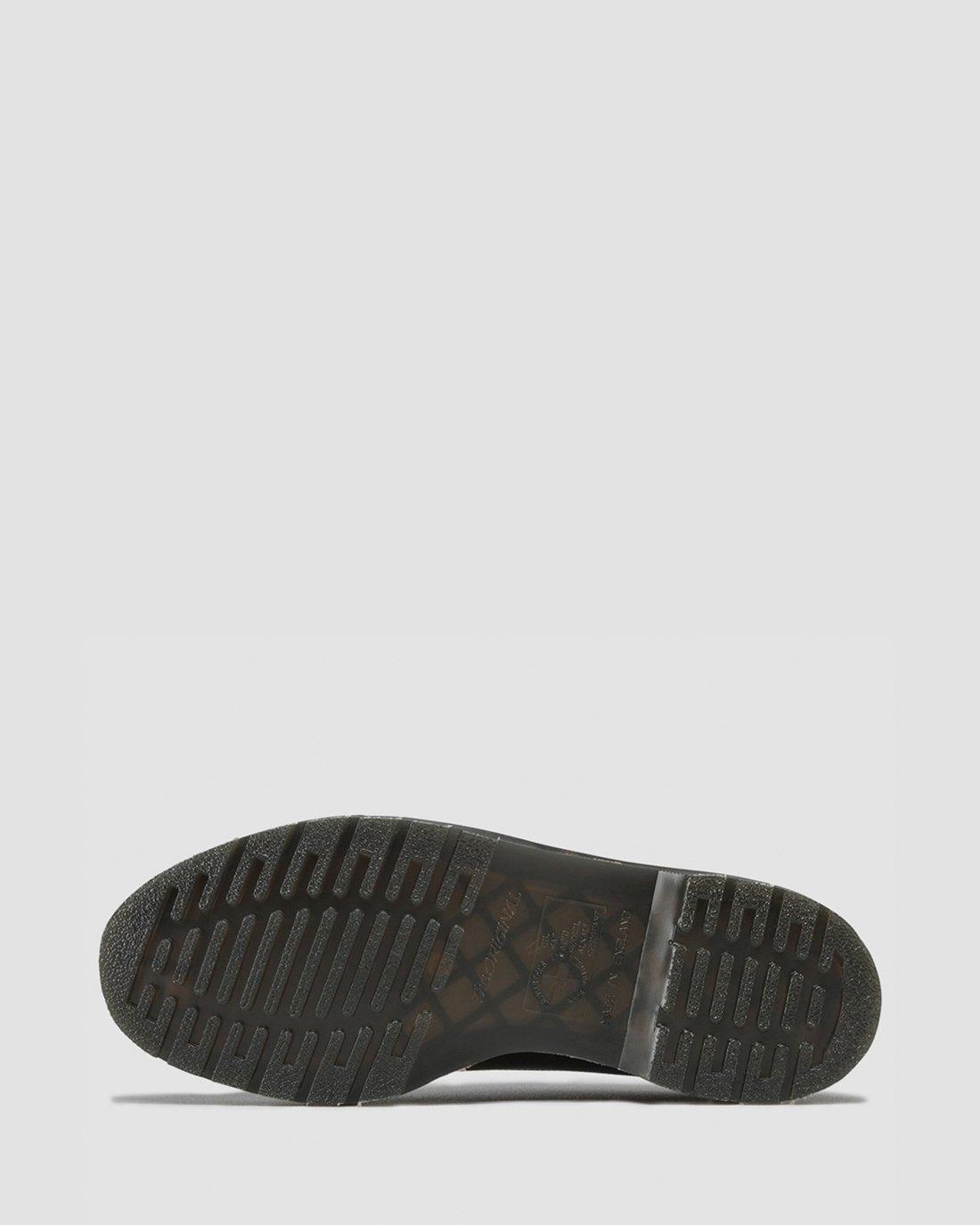3989 Boanil Brush in BLACK | Dr. Martens™