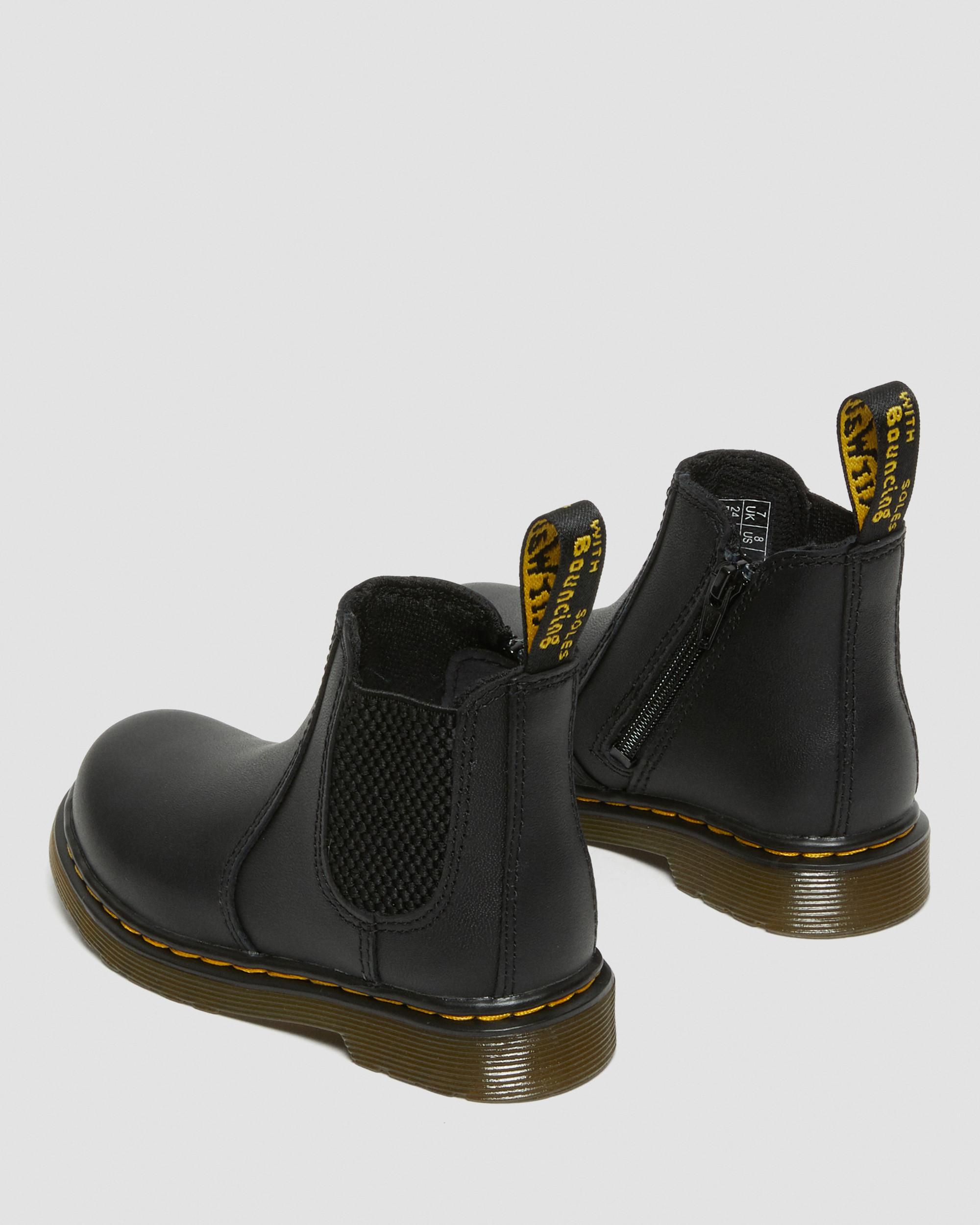 https://i1.adis.ws/i/drmartens/16704001.88.jpg?$large$Infant/Toddler 2976 Softy T Leather Chelsea Boots Dr. Martens