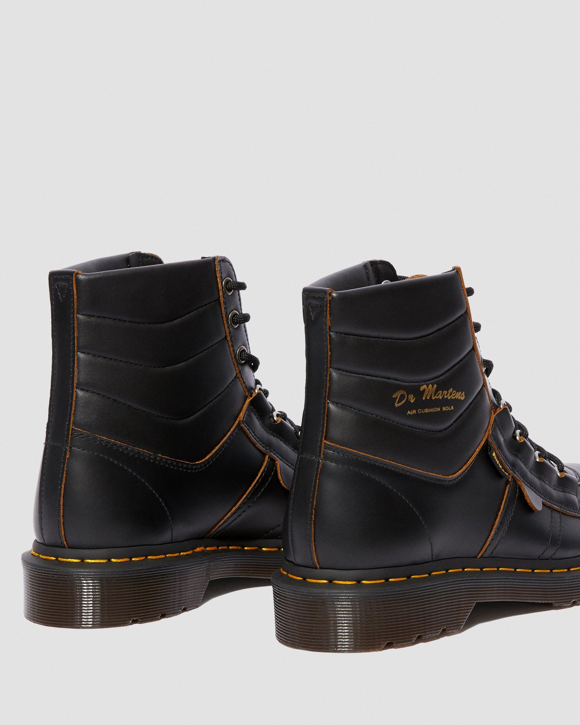 Kamin Vintage Smooth Leather Hiker Boots in BLACK | Dr. Martens™