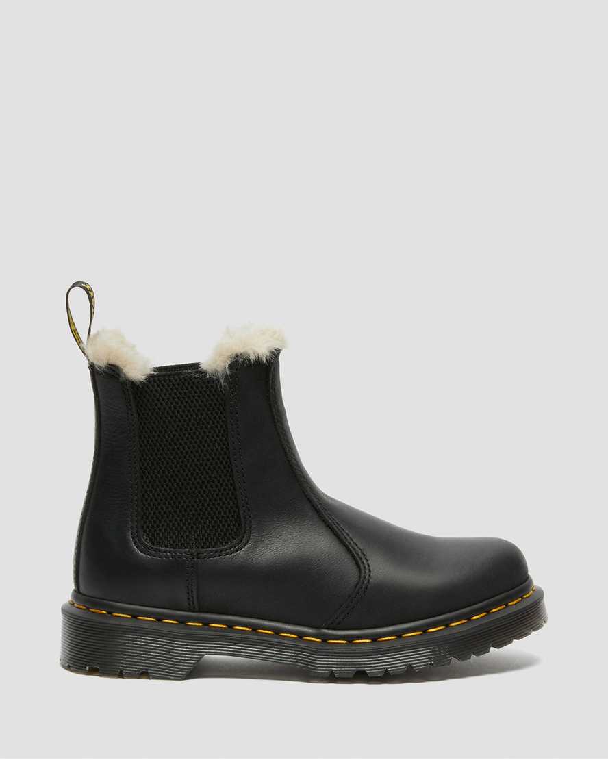 2976 Leonore Burnished Chelsea Boots mit Kunstfellfutter Schwarz2976 Leonore Chelsea Boots Mit Kunstpelzfutter Dr. Martens