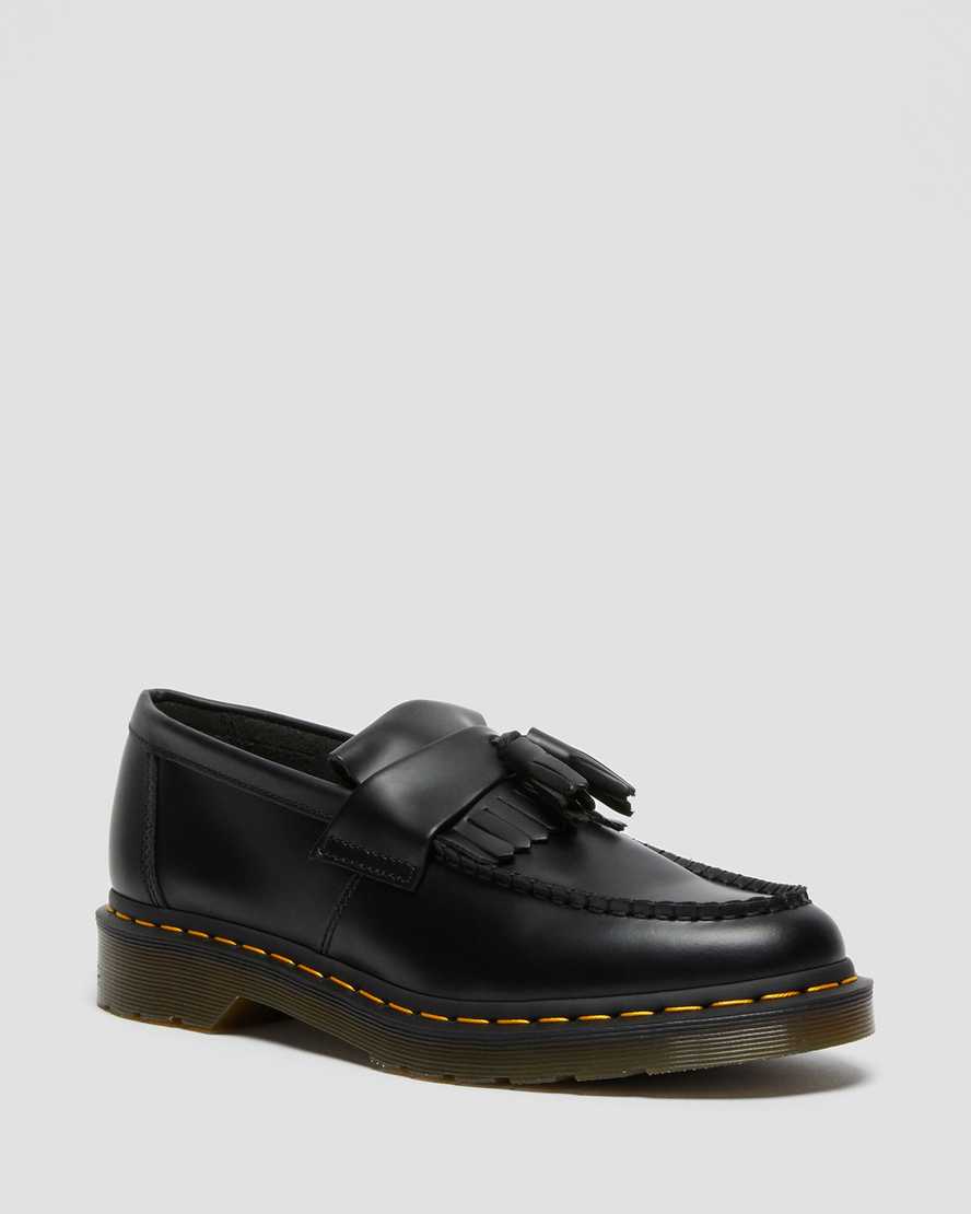 Adrian Yellow Stitch Smooth Leather Tassle Loafers BlackMocassini Adrian in pelle con nappine e cuciture gialle Dr. Martens