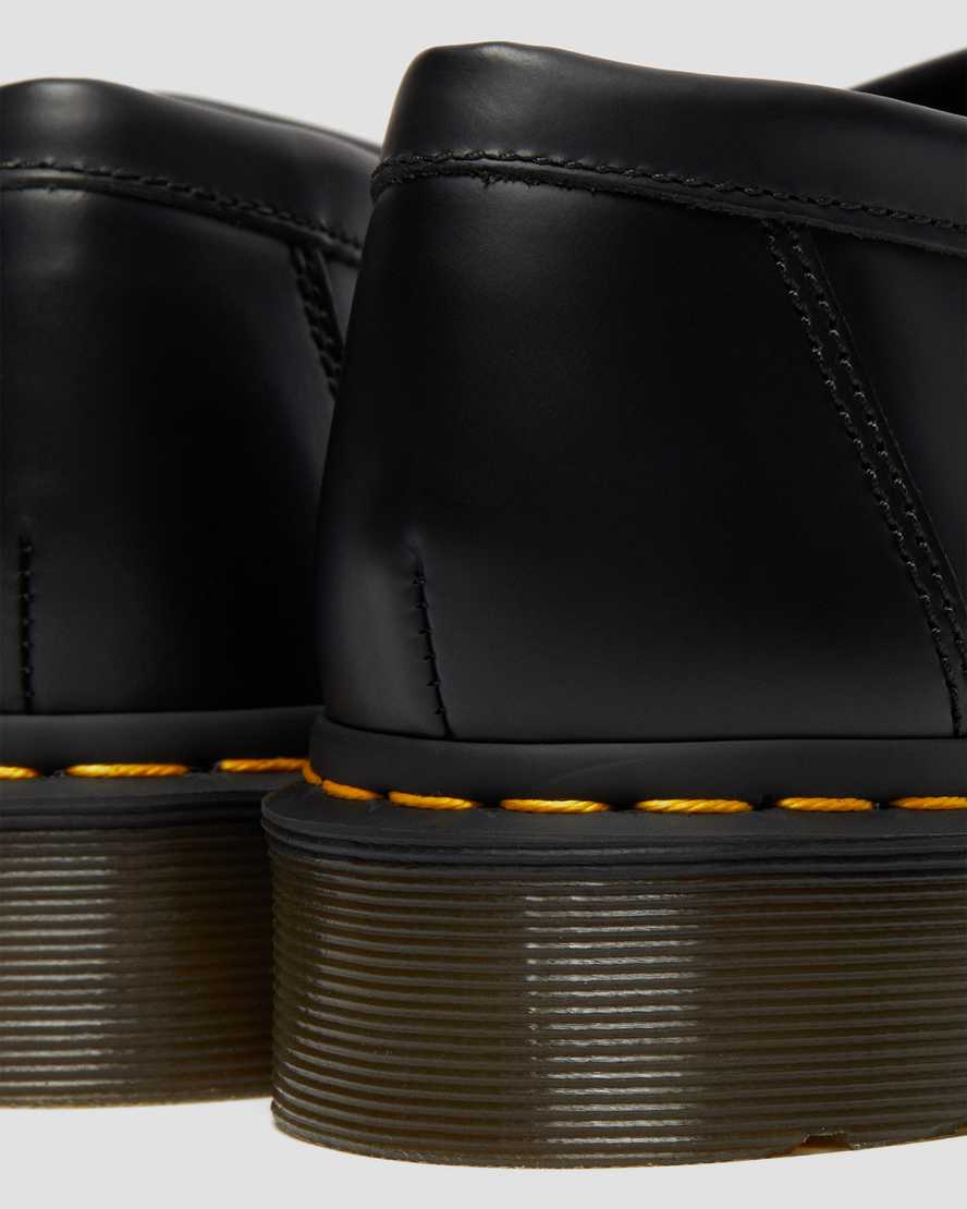Adrian-loafers i Smooth læder med kvast og syningAdrian-loafers i Smooth læder med kvast og gul syning Dr. Martens