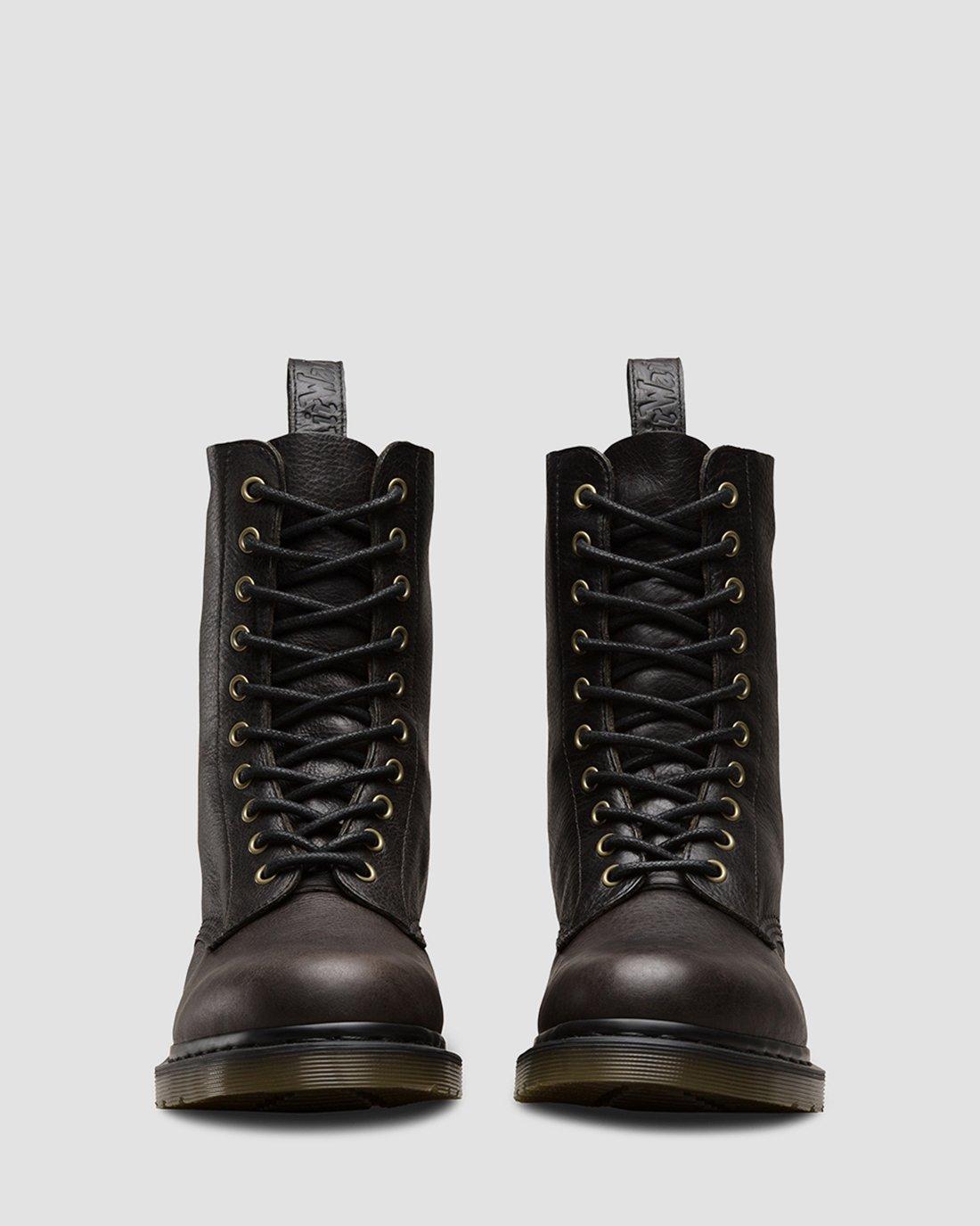 1490 Harvest in BLACK | Dr. Martens™