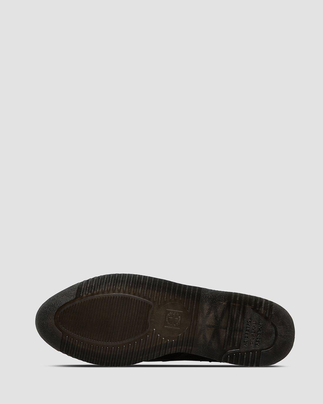 Willis Stud in BLACK | Dr. Martens™