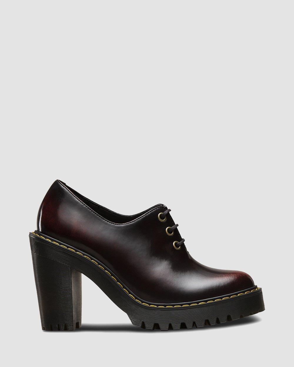 https://cdn.media.amplience.net/i/drmartens/23730600.83?$smart1024Niekoniecznie ty.
Mam te poniżej, i w mojej opinii są to najpiękniejsze i zarazem najmniej wygodne martensy every. Nie da się w nich chodzić, ale za to świetnie się w nich jeździ na rowerze. Mają tak dziwnie wyprofilowana tą podeszwę, że bolą stopy. W żadnych innych Martens ach mi się tak nie dzieje, ani w innych butach na obcasie też nie
fmt=auto