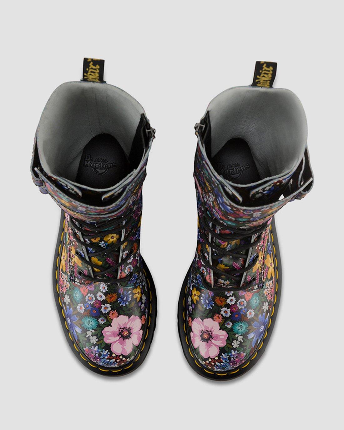 JAGGER WANDERLUST in BLACK+MALLOW PINK | Dr. Martens™