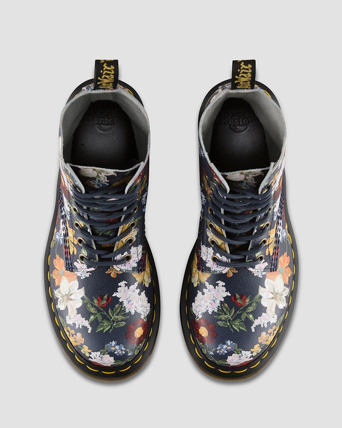 DS コメント下さい 1460 Pascal Darcy Floral in DM'S NAVY | Dr. Martens™