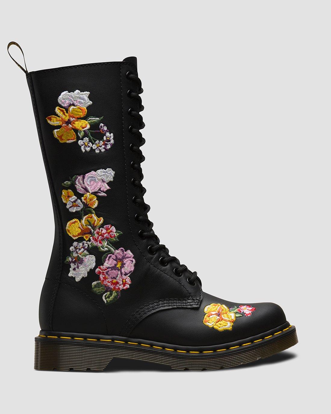 1914 Vonda II in BLACK | Dr. Martens™