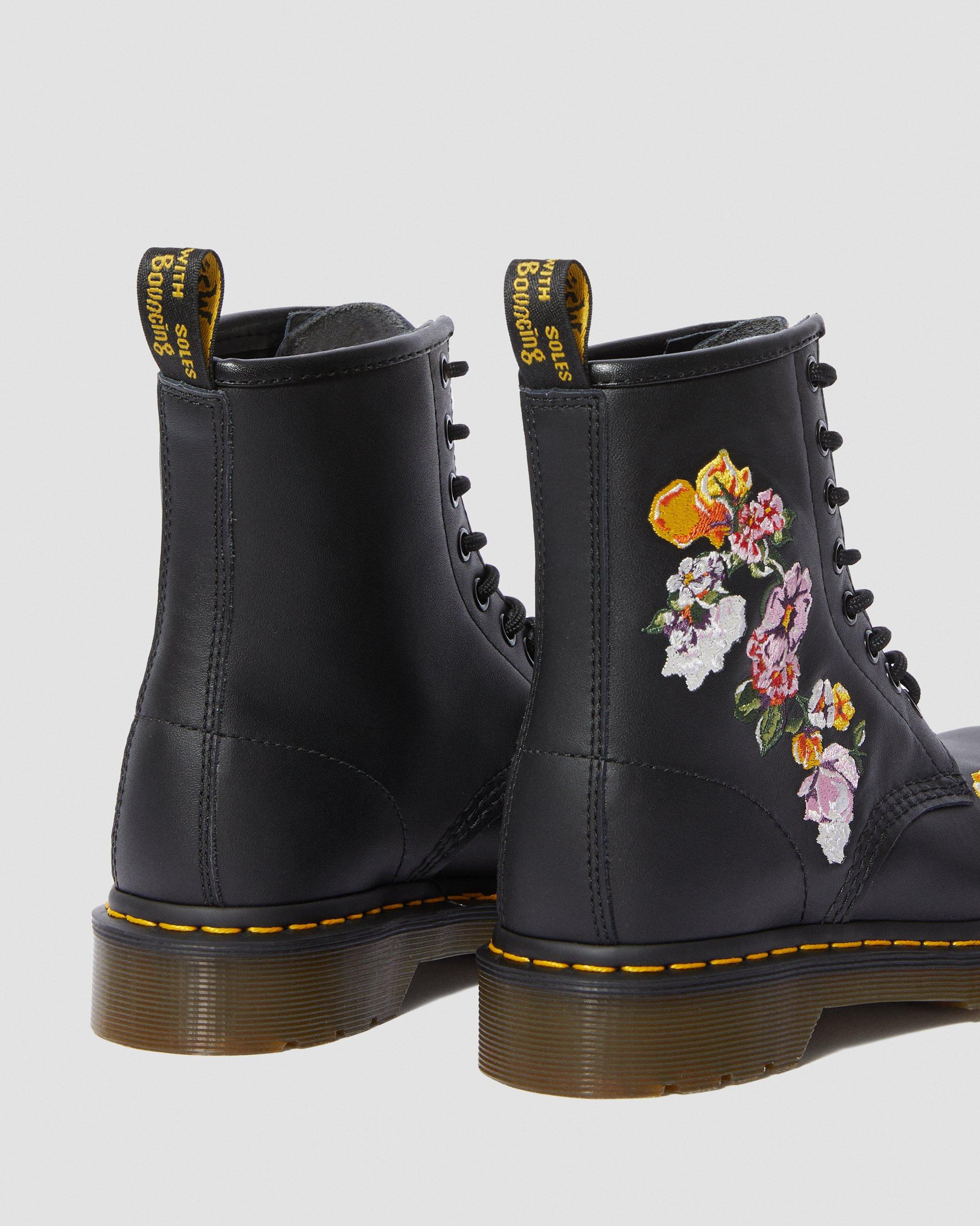 1460 Vonda II in BLACK | Dr. Martens™