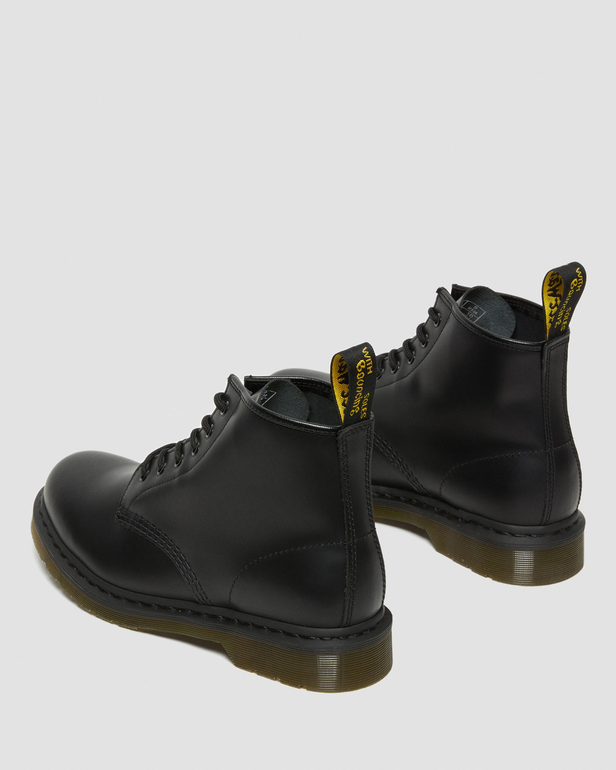 101 Smooth Leather Ankle Boots in Black | Dr. Martens display picture 1