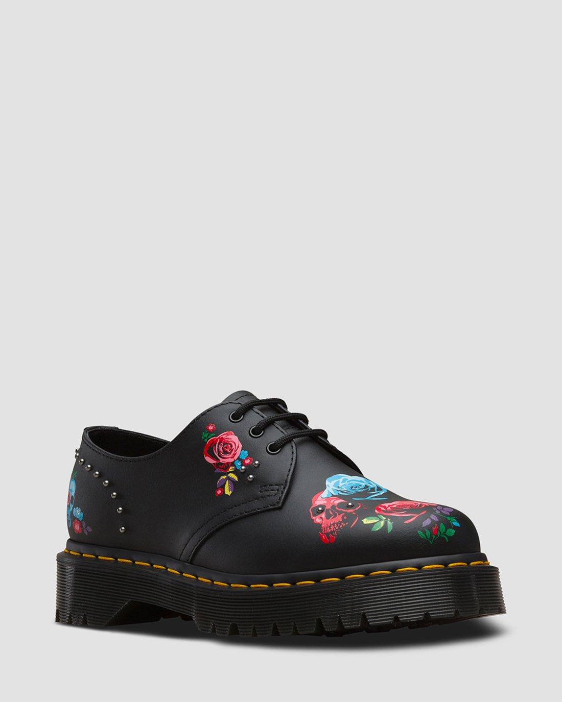 Black dr shop martens with roses