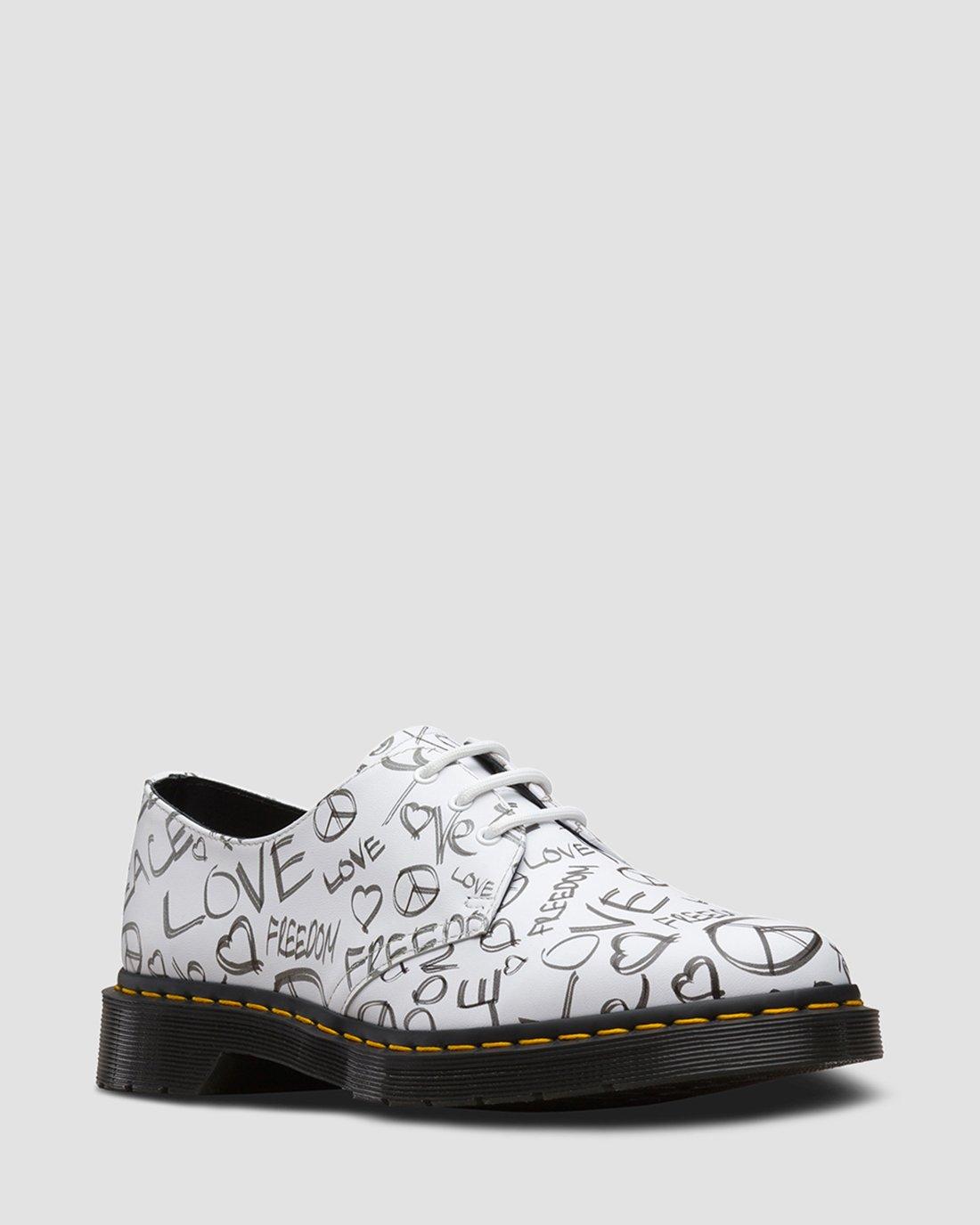 【クロス】Dr.Martens 1461 WHITESTITCH 1461 Script in WHITE+BLACK | Dr. Martens™