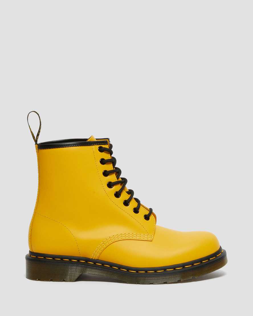 https://i1.adis.ws/i/drmartens/24614700.88.jpg?$large$1460 Smooth Leather Lace Up -maiharit Dr. Martens