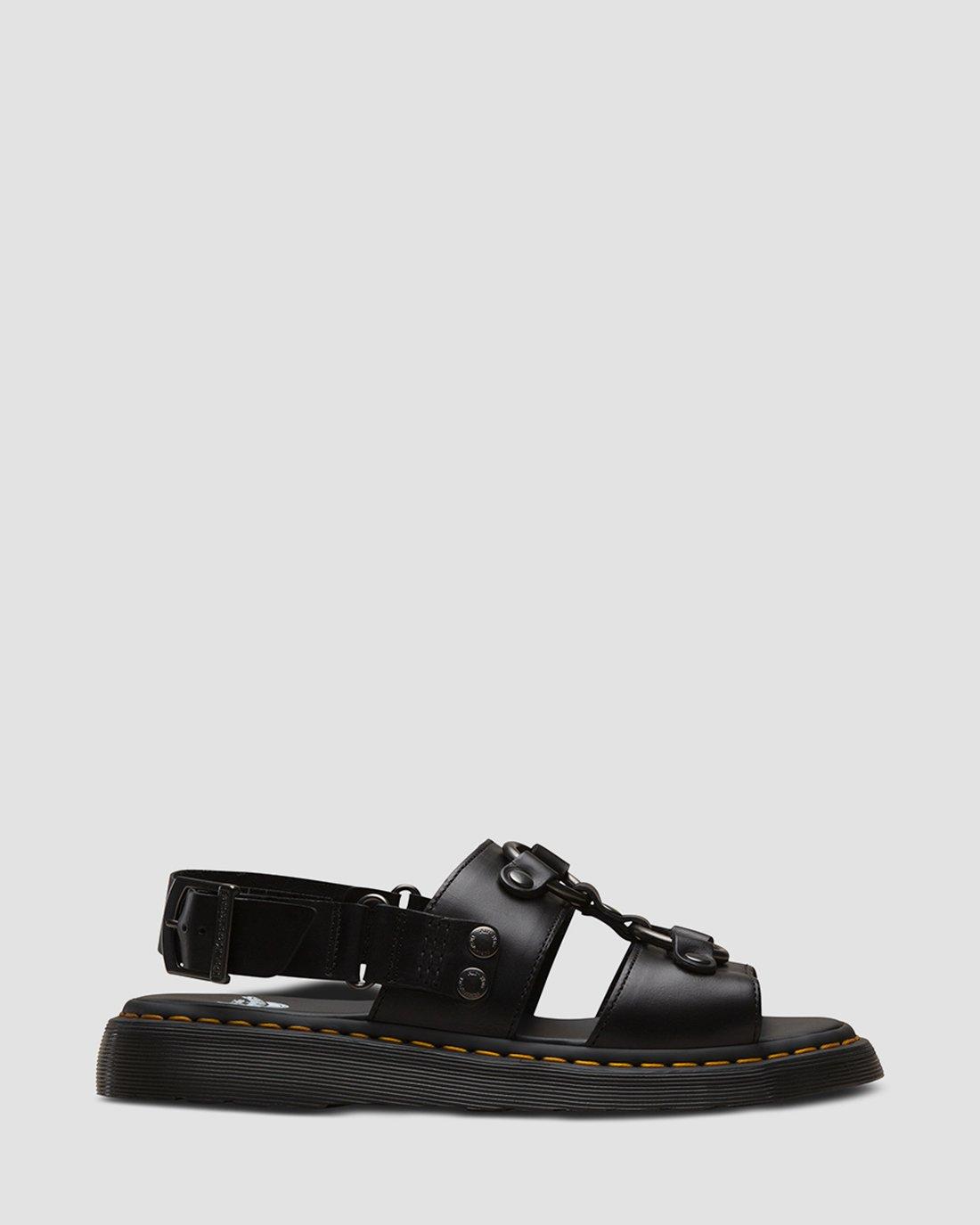 Xabier in BLACK | Dr. Martens™