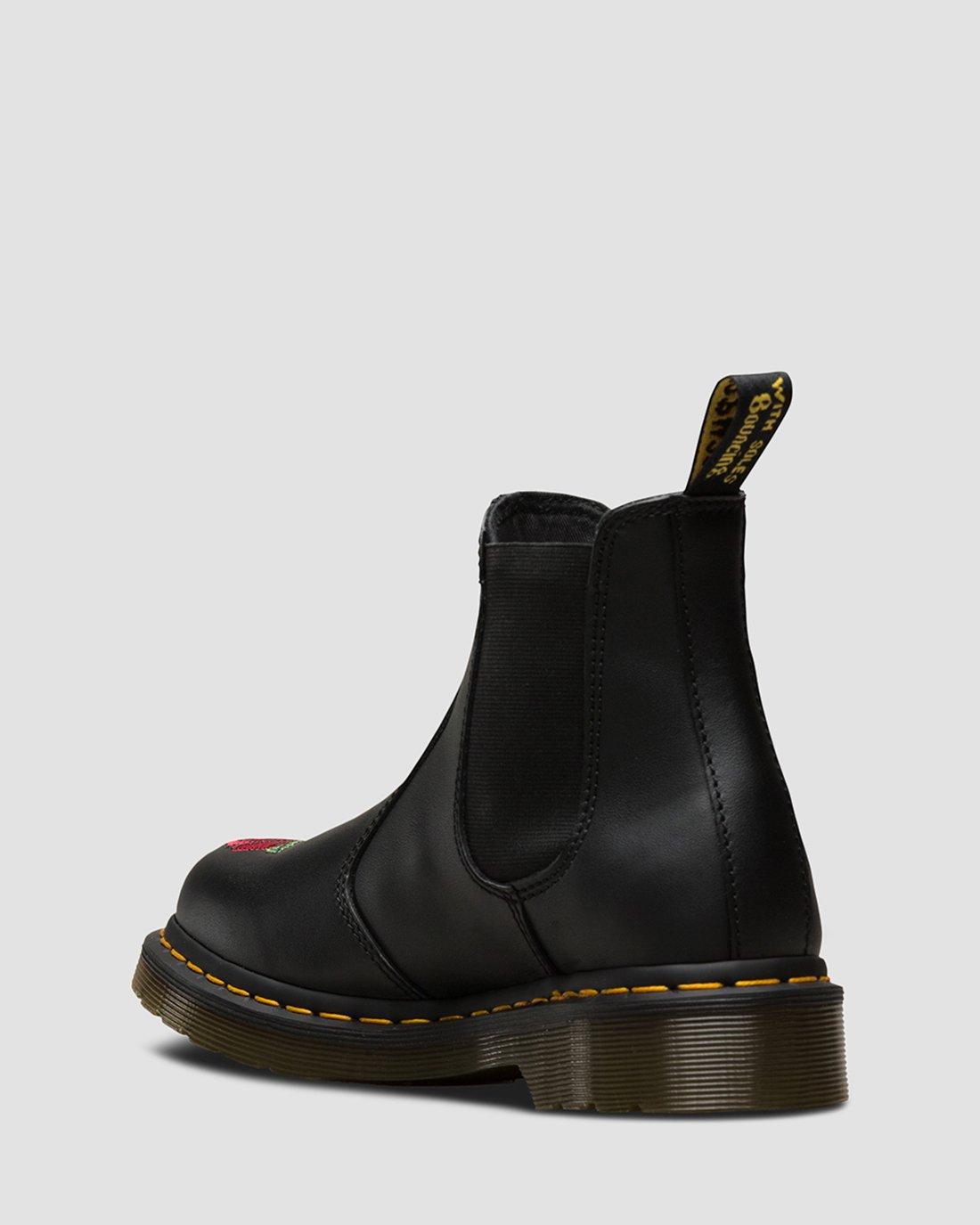 2976 Vonda Chelsea Boots in BLACK | Dr. Martens™