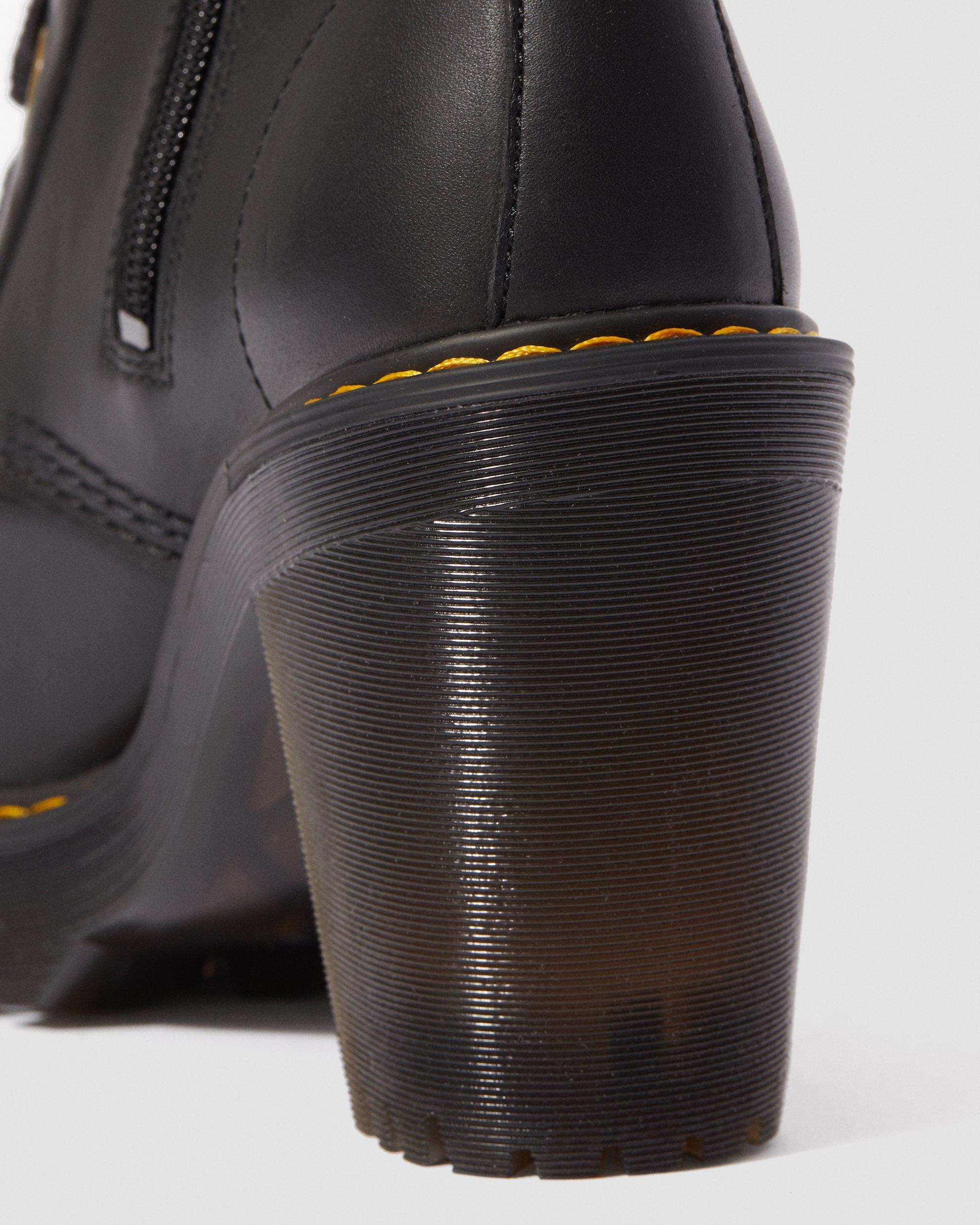 Dr. Martens CAREY厚底レースアップ ヒールブーツ Carey in BLACK | Dr. Martens™